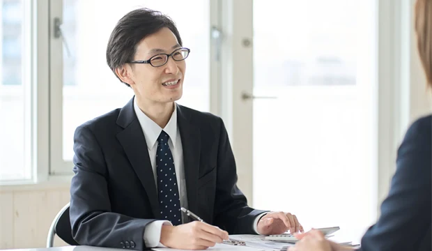 相談を受ける税理士法人の担当者
