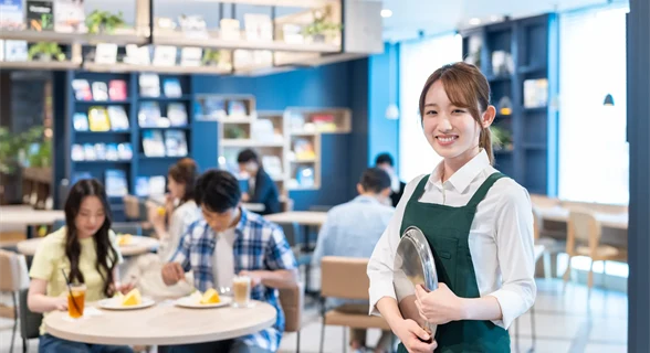 飲食店の店内とスタッフ